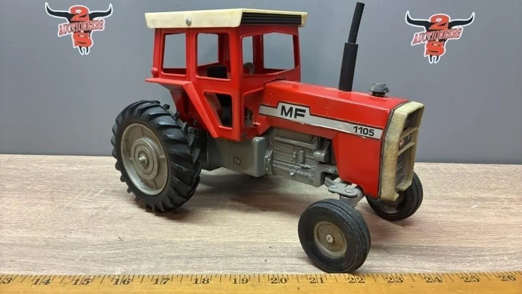 1:16 ERTL Massey Ferguson 1105 Tractor. Appears
