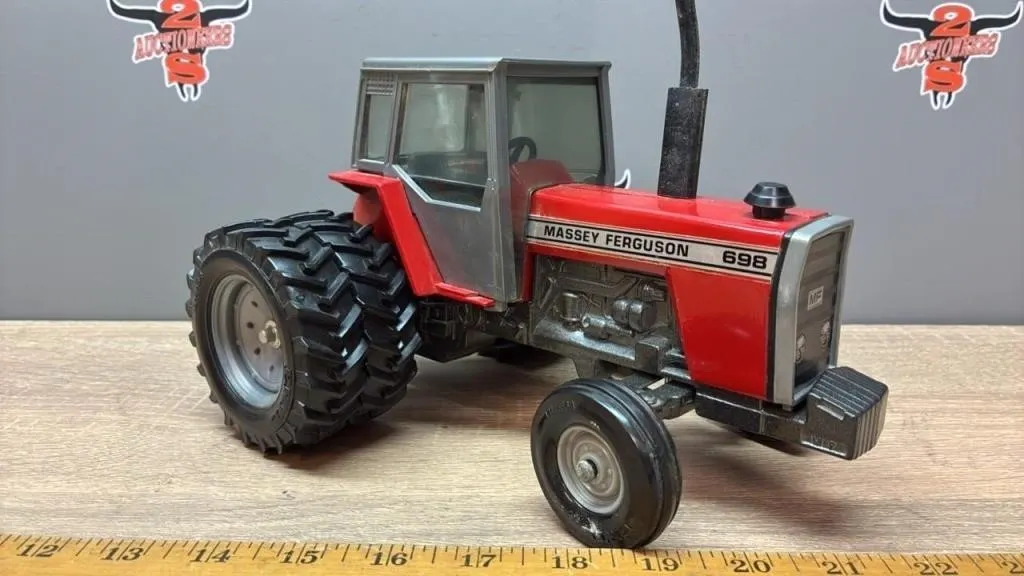 1:16 ERTL Massey Ferguson 698 Tractor.