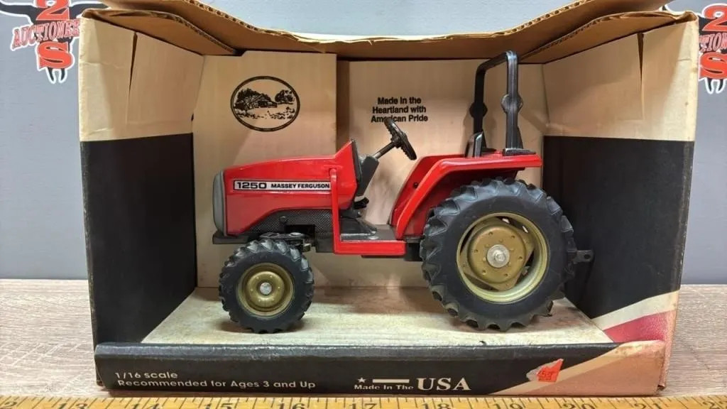 1:16 Scale Models Massey Ferguson 1250 Tractor.
