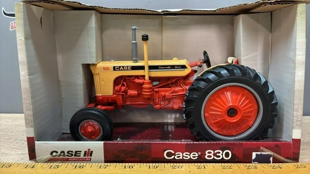 1:16 ERTL CASE 830 Tractor.