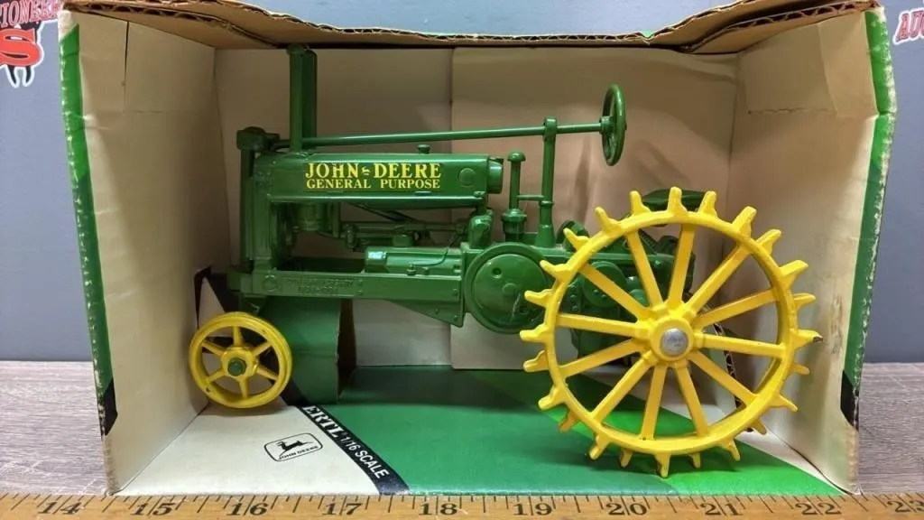 1:16 ERTL NF John Deere 1934 Model A Tractor