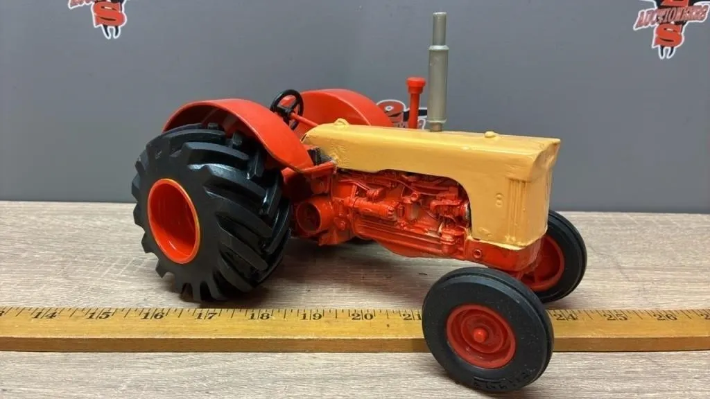 CUSTOM 1:16 ERTL Case Tractor.