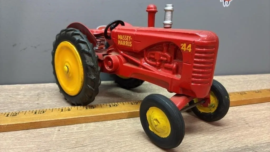 1:16 Cast Aluminium Custom Massey Harris 44