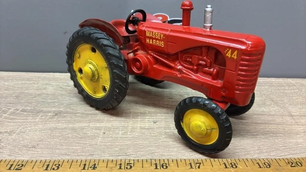 1:16 Cast Aluminium Custom Massey Harris 44