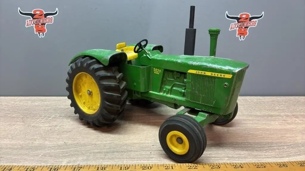 1:16 ERTL John Deere 5020 Diesel Tractor.