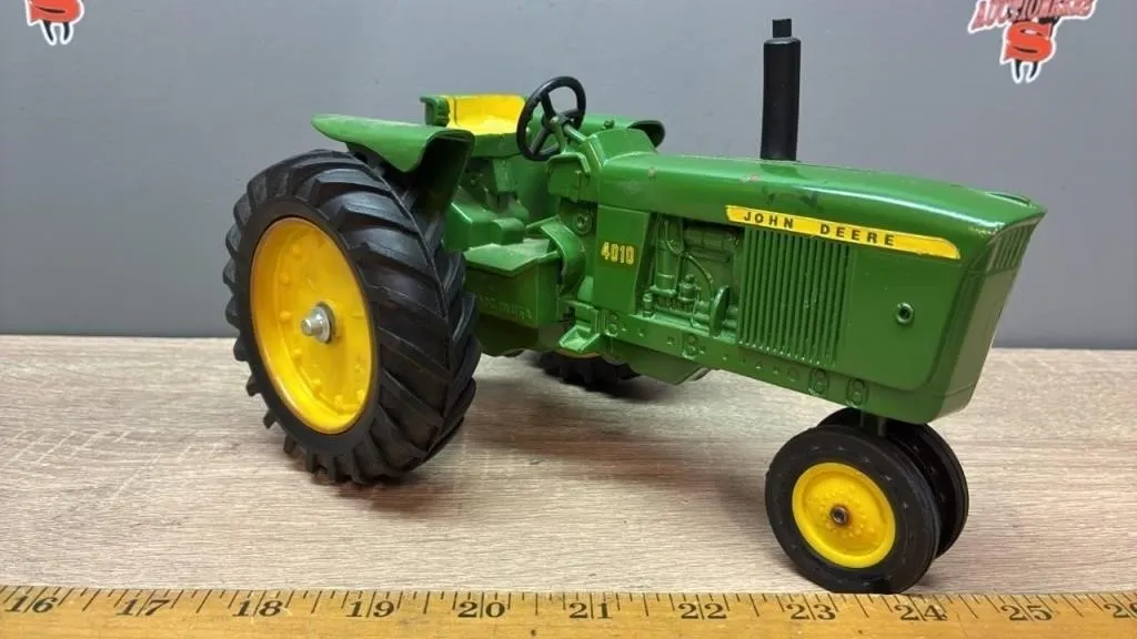 1:16 ERTL John Deere 4010 NF Tractor.