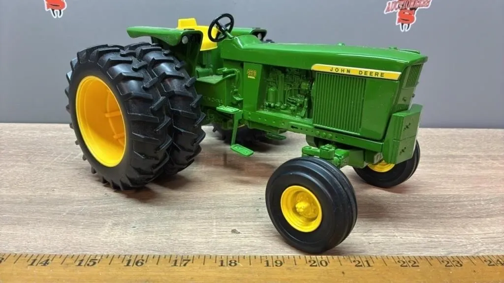 1:16 ERTL John Deere 4620 Tractor w/Dual Wheels.