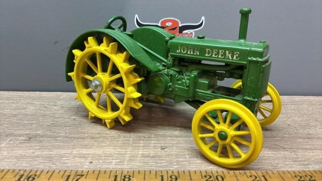 1:16 ERTL John Deere Steel Wheeled Tractor