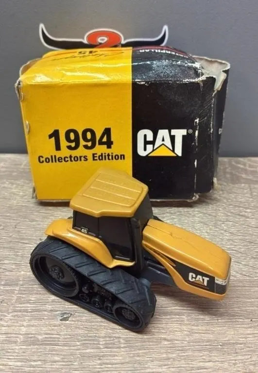 1:64 ERTL CAT Challenger 45 Crawler Tractor. Box