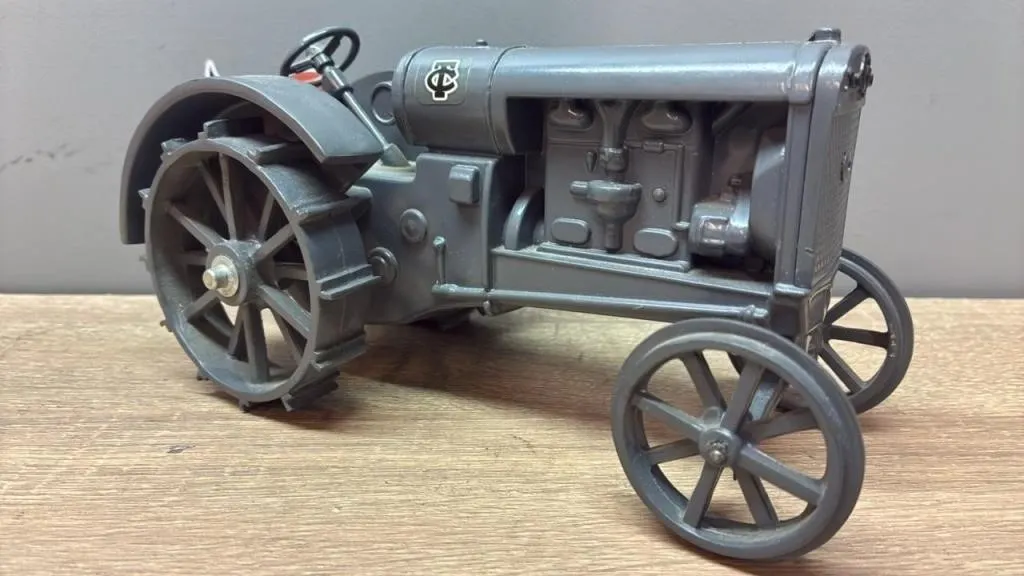 1:16 Limited Edition (735/1500) Twin Cities Steel