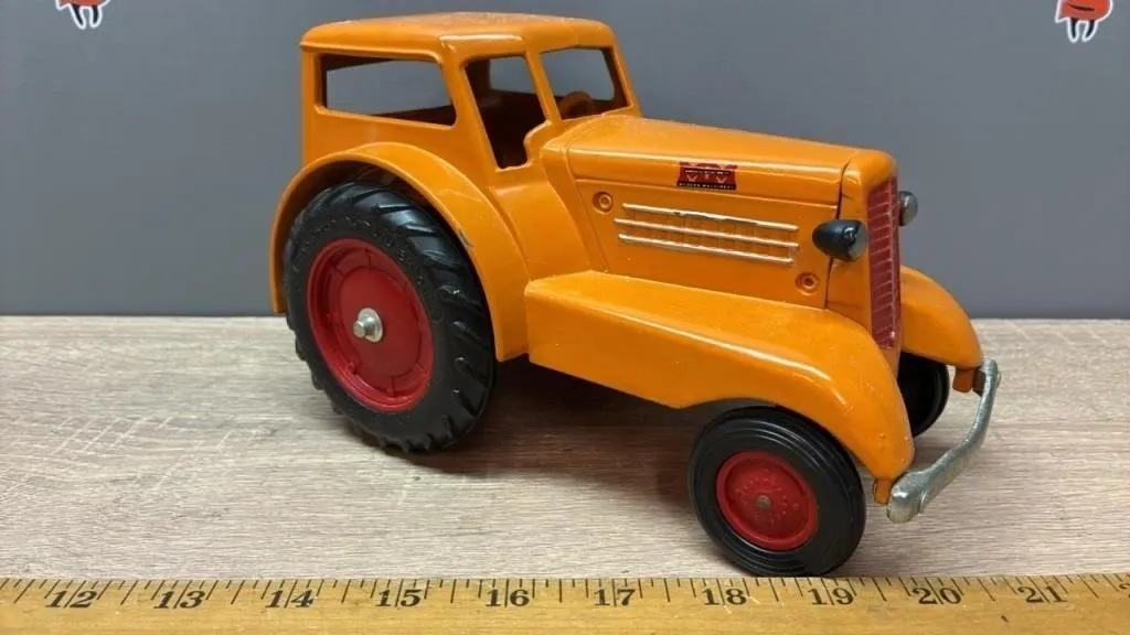 1:16 Scale Models Minneapolis Moline UDLX Comfort