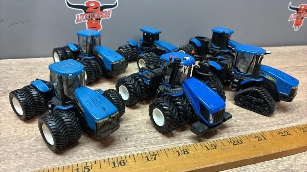 1:64 New Holland Tractor Fleet.