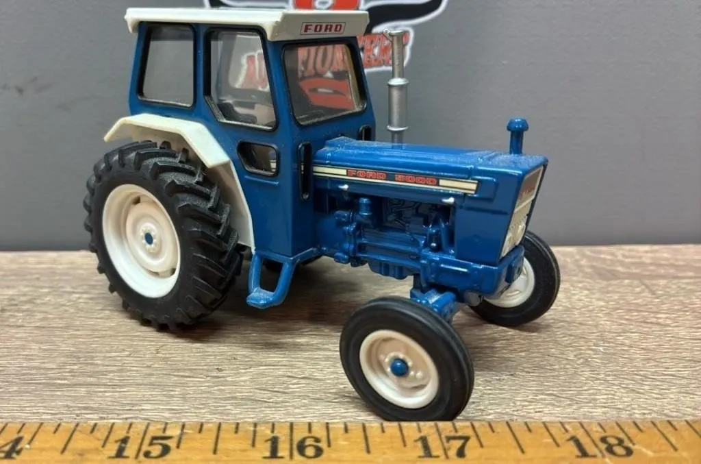 1:43 ERTL Britains Ford 5000 Tractor.