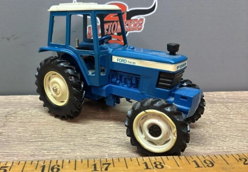 1:43 ERTL Britains Ford TW-20 Tractor. Missing