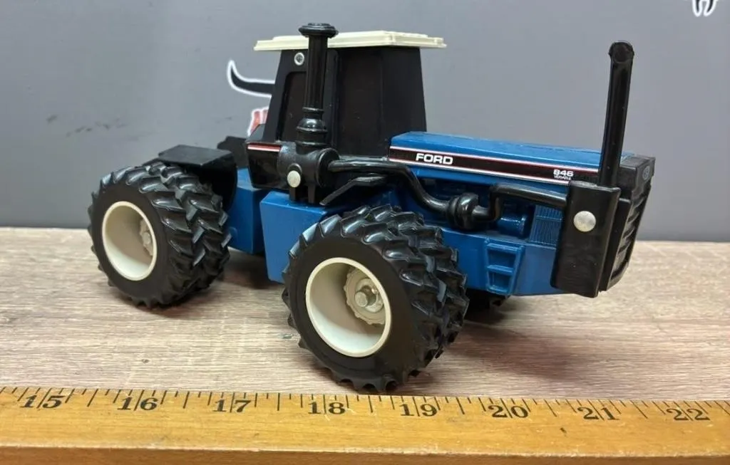 1:43 Ford 864 4WD Tractor. 1989 Nashville Dealer