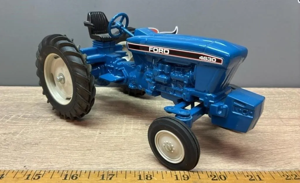 1:16 Ford 4630 Tractor.