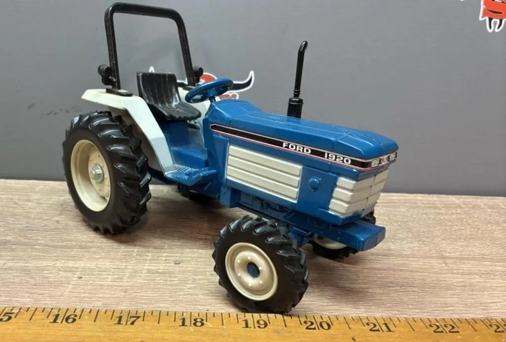 1:16 ERTL Ford 1920 MFWD Tractor.