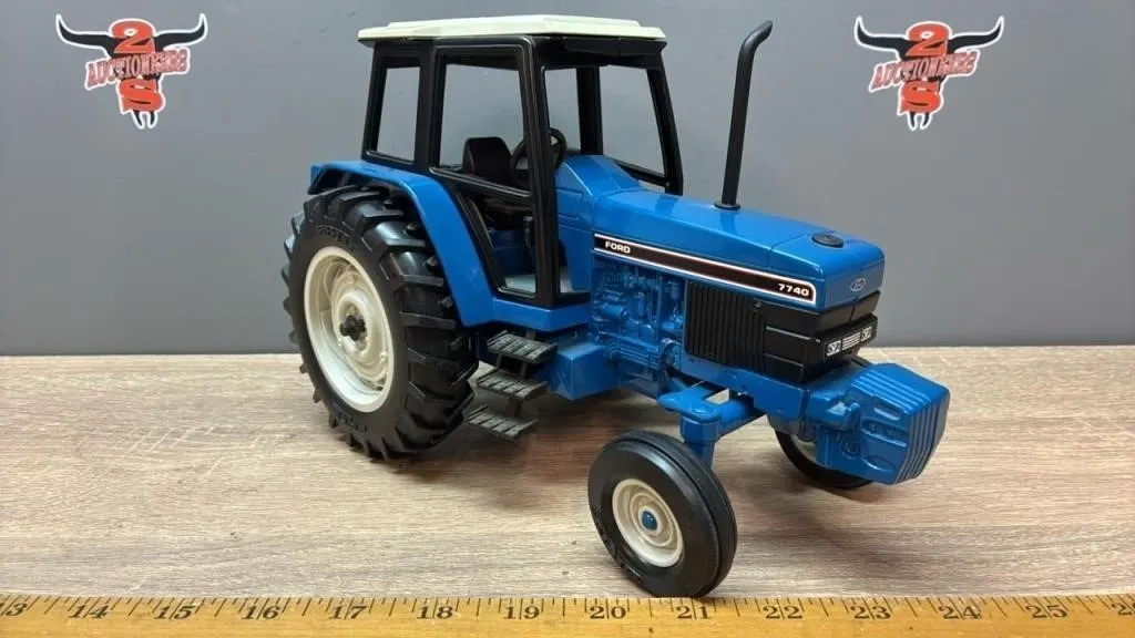 1:16 ERTL Ford 7740 Tractor.