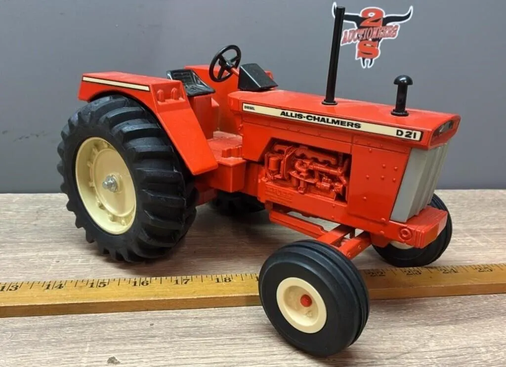 1:16 ERTL Allis Chalmers D21 Tractor.