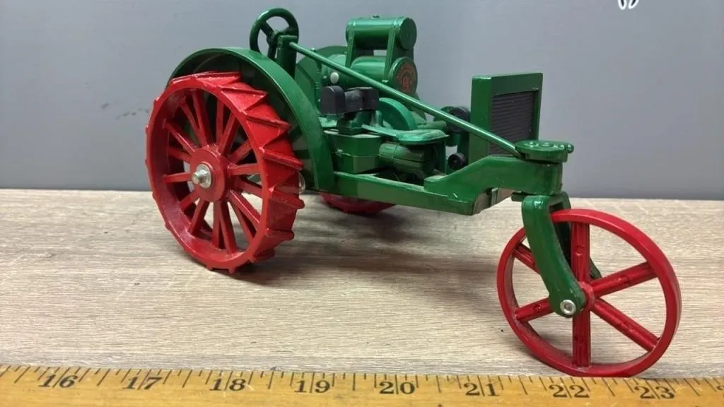 1:16 Scale Models Allis Chalmers 1018 Tractor