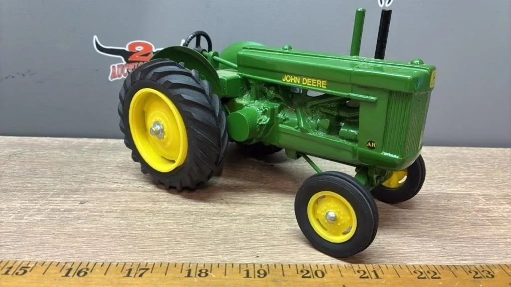 1:16 John Deere AR Tractor.