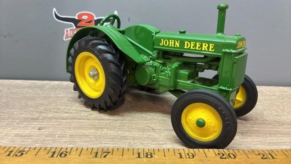 1:16 ERTL John Deere Tractor.