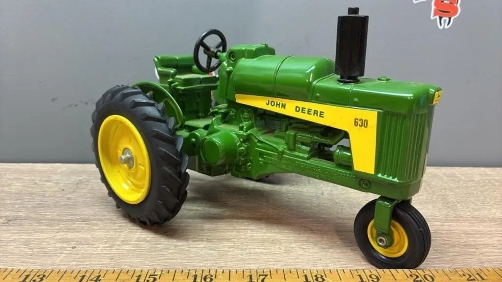 1:16 ERTL John Deere 630 Tractor w/Single Front