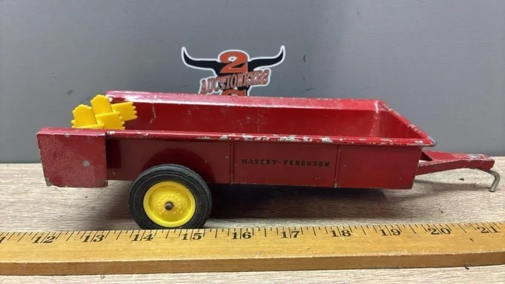 1:16 Massey Ferguson Manure Spreader.