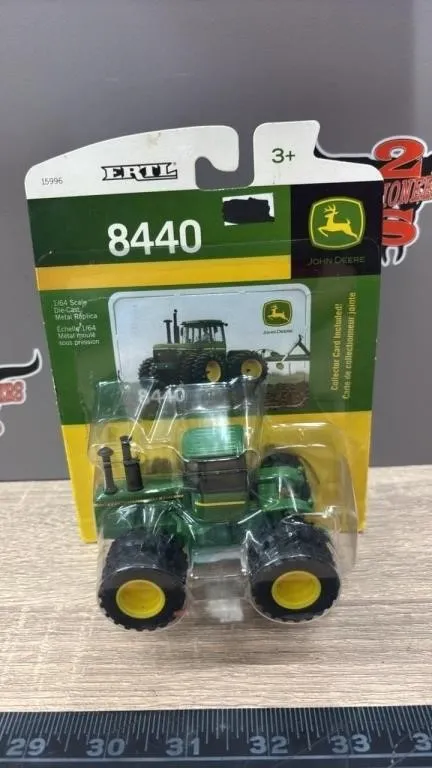 1:64 ERTL John Deere 8440 Die Cast Tractor.