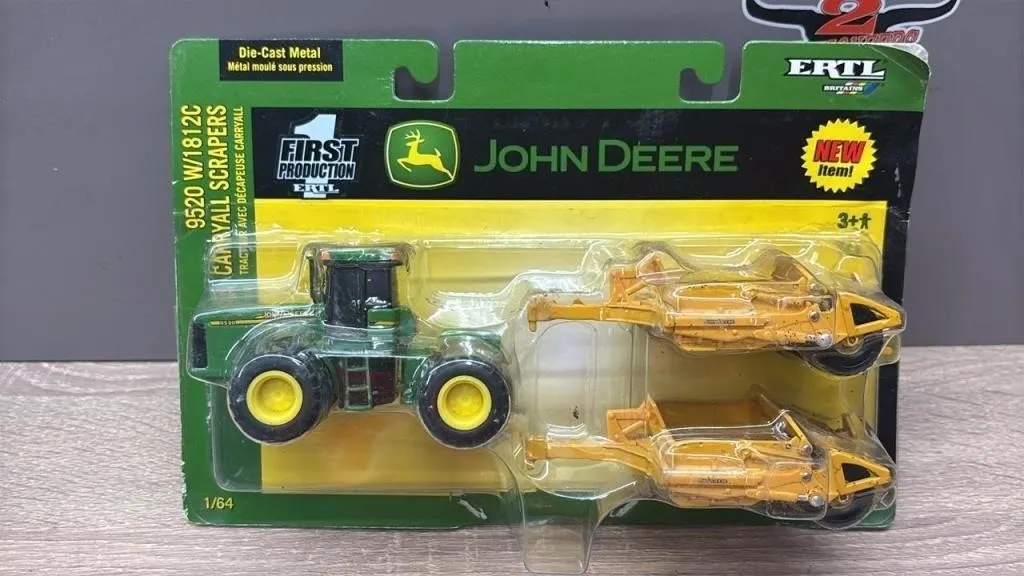1:64 ERTL John Deere 9520 w/1812C Carryall