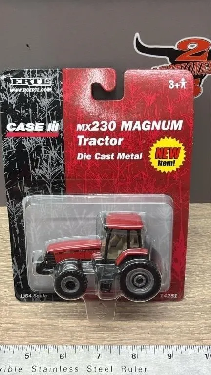 1:64 ERTL CaseIH MX230 Die Cast Magnum Tractor.