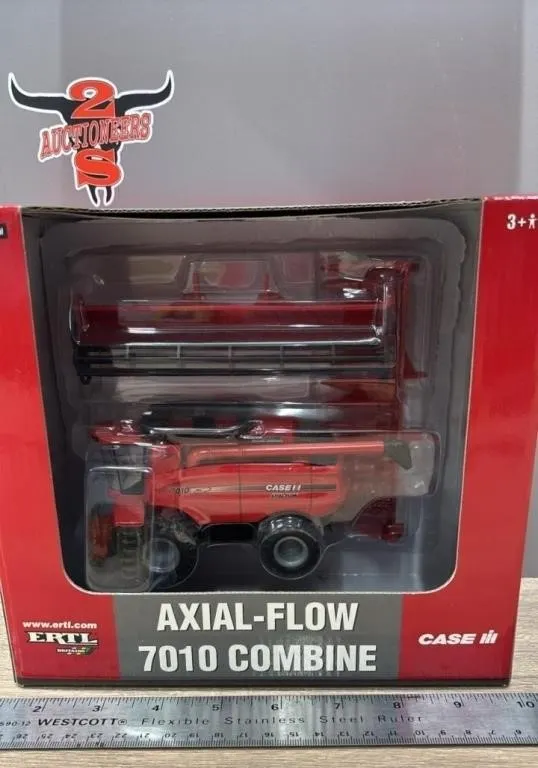 1:64 ERTL CaseIH Axial-Flow 7010 Die Cast