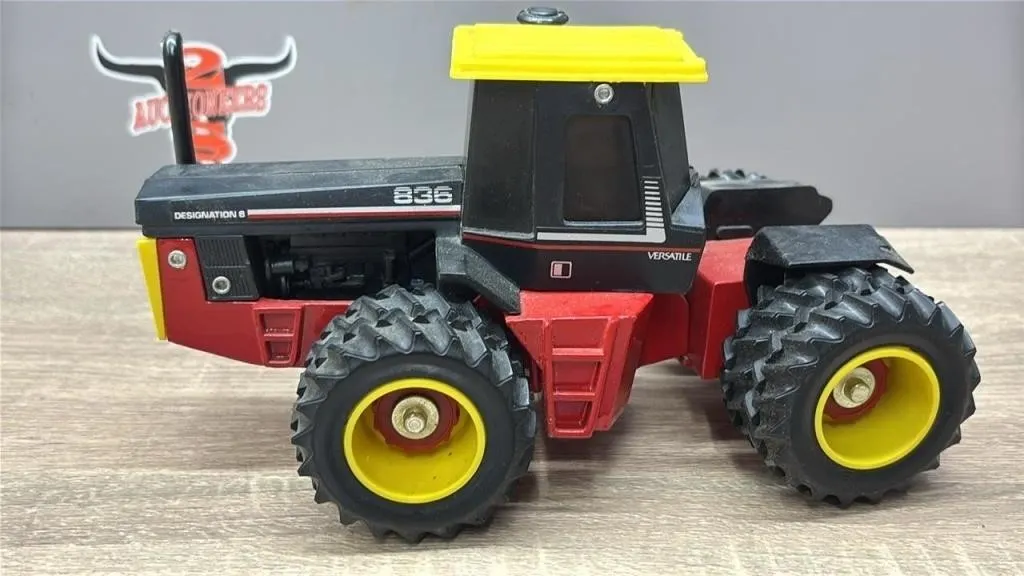 1:32 Versatile 836 Die Cast Tractor.