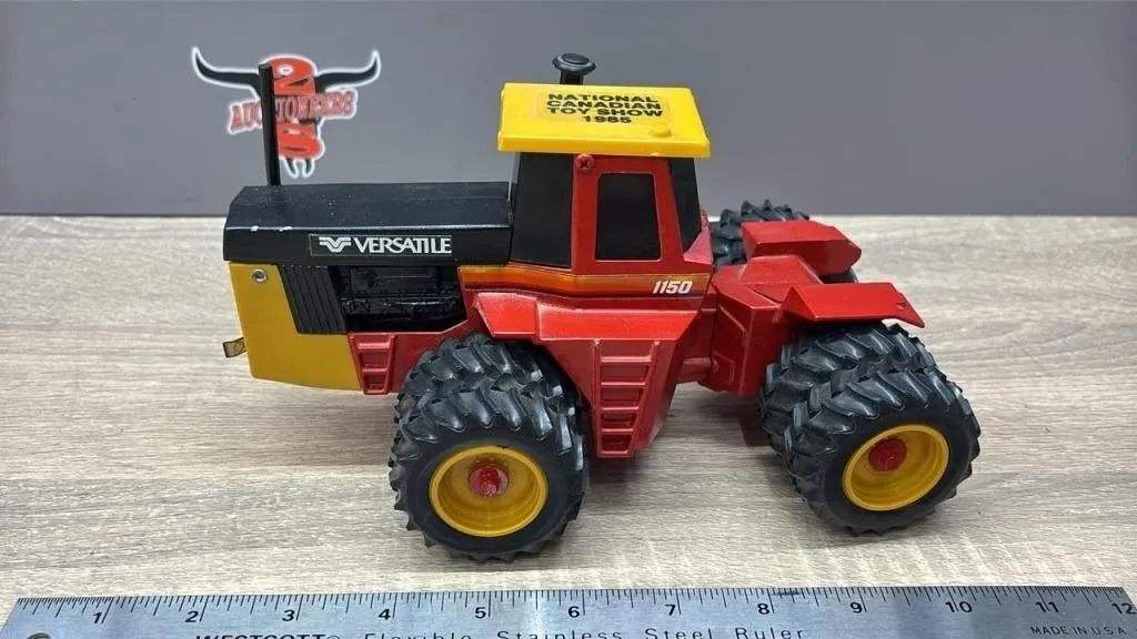 1:32 Versatile 1150 Die Cast National Canadian