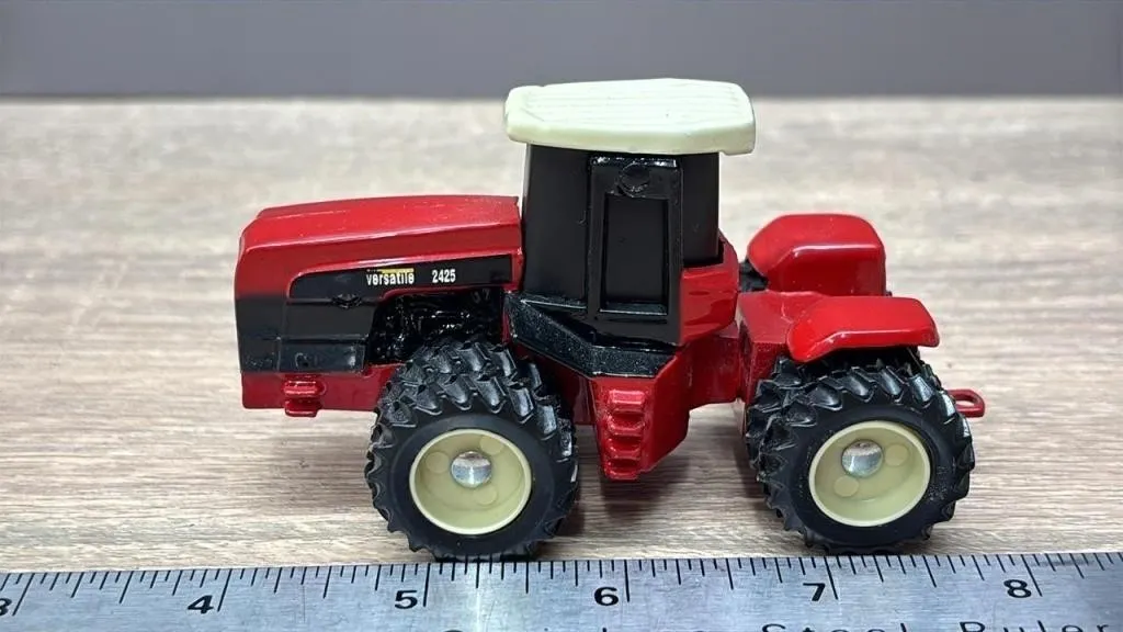 1:64 Versatile 2425 Die Cast Tractor.