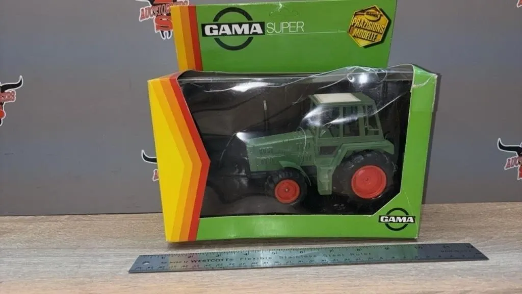 GAMA Fendt Favorit 620 LS Die Cast Tractor.