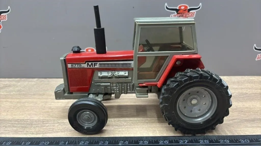 1:16 ERTL Massey Ferguson 2775 Die Cast Tractor.