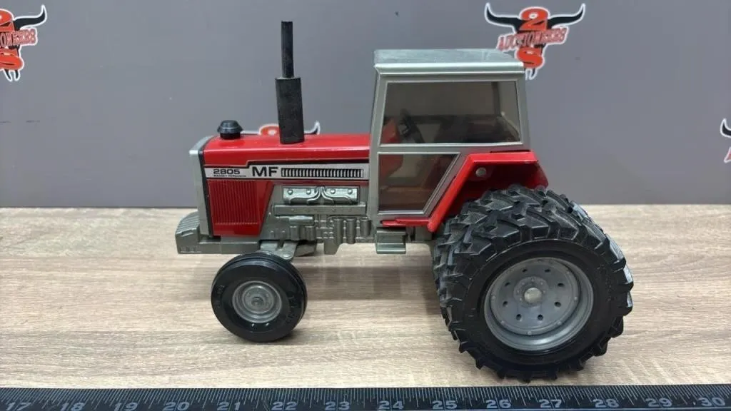 1:16 ERTL Massey Ferguson 2805 Die Cast Tractor