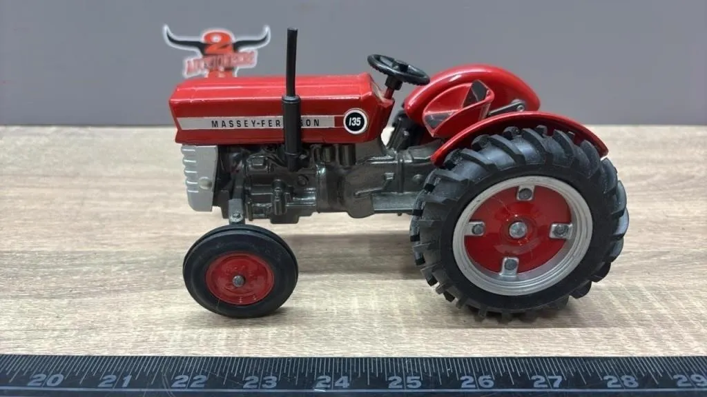 1:16 Massey Ferguson 135 Die Cast Tractor.