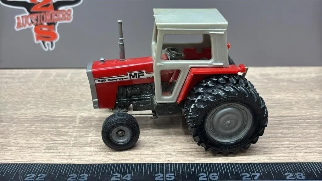 1:64 ERTL Massey Ferguson 595 Plastic Body
