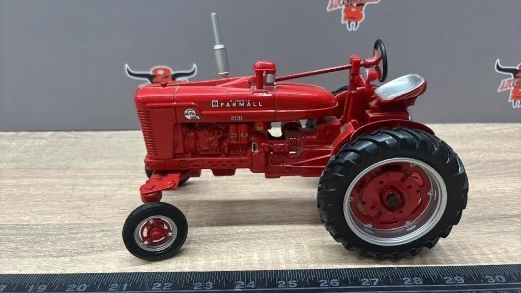 1:16 ERTL McCormick Farmall Diesel Die Cast