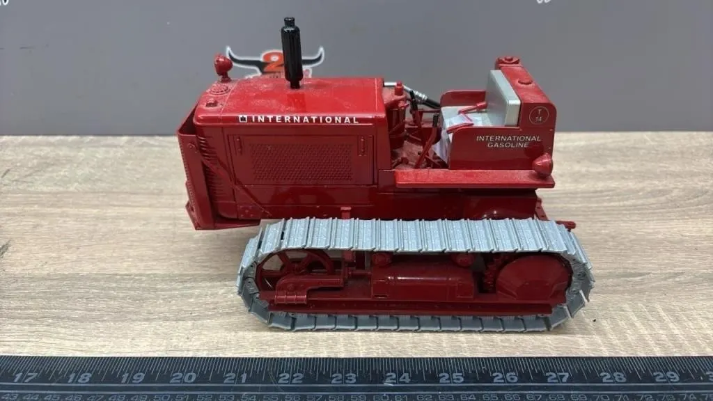 1:16 International T-14 Gas Die Cast Crawler