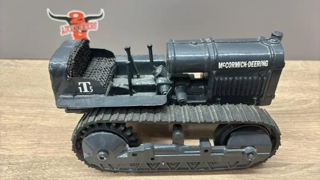 1:16 ERTL McCormick-Deering 1T5 Die Cast Tractor.