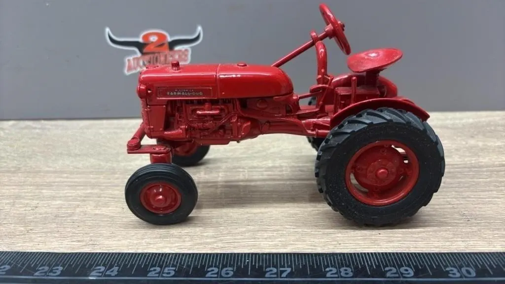 1:16 ERTL McCormick Farmall-Cub Die Cast Tractor.