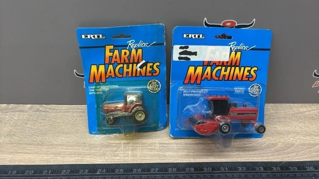 ERTL Farm Machines International Die Cast 1:64