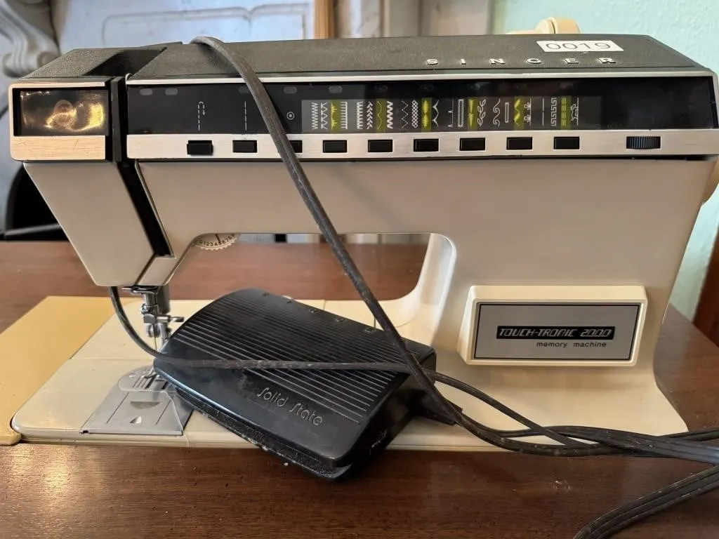 Singer Touch Tronic 2000 Memory Machine