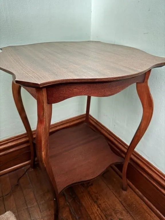 Table & Stand