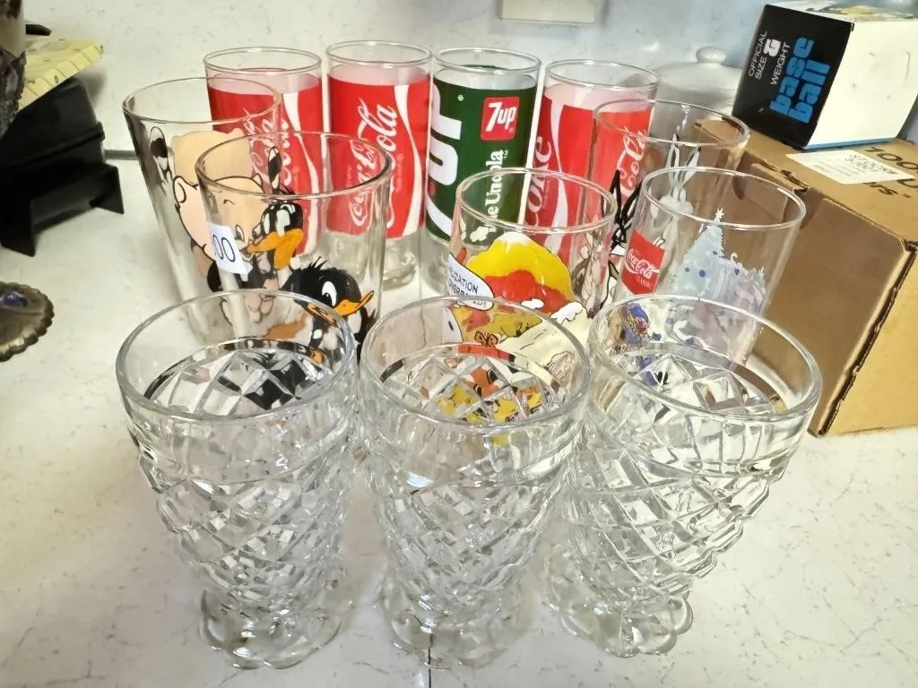 Vintage Looney Tunes, Peanuts, Coke, & 7Up Glasses