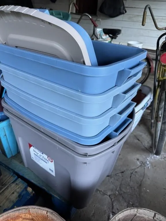 Totes with lids and Hampers