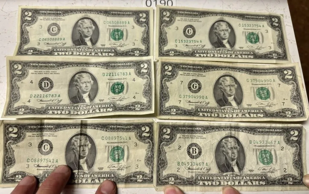 Two dollar bills (6 count)